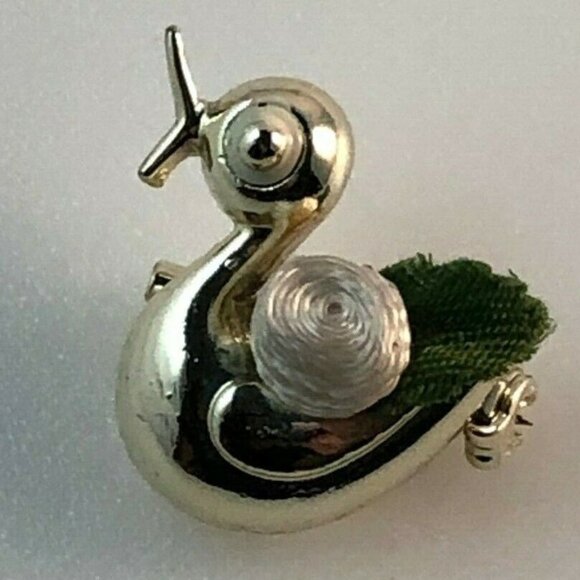 Duck Brooch Vintage Goldtone with Ribbon Pin - Picture 4 of 4